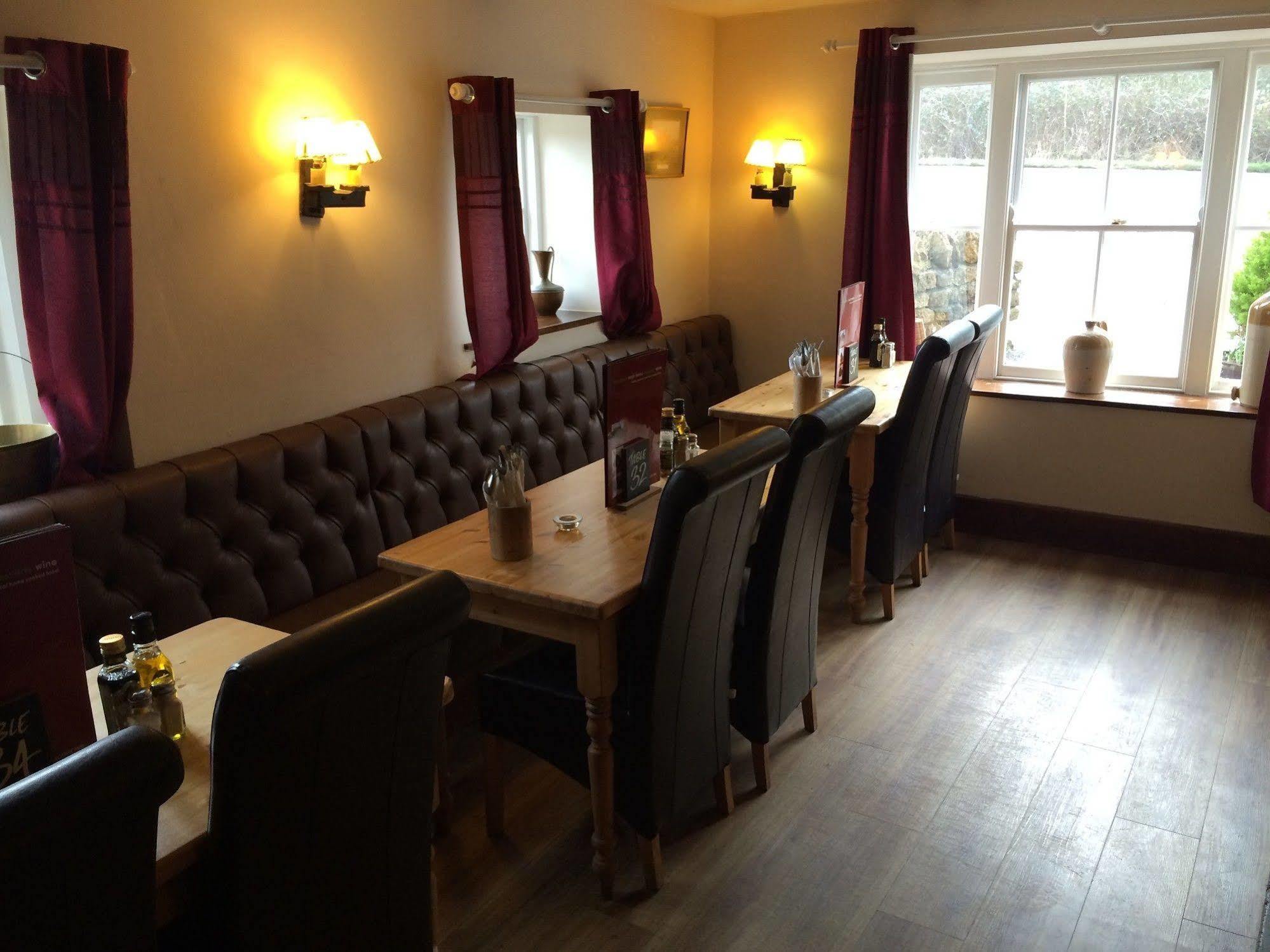Hunters Lodge Inn Wincanton Extérieur photo